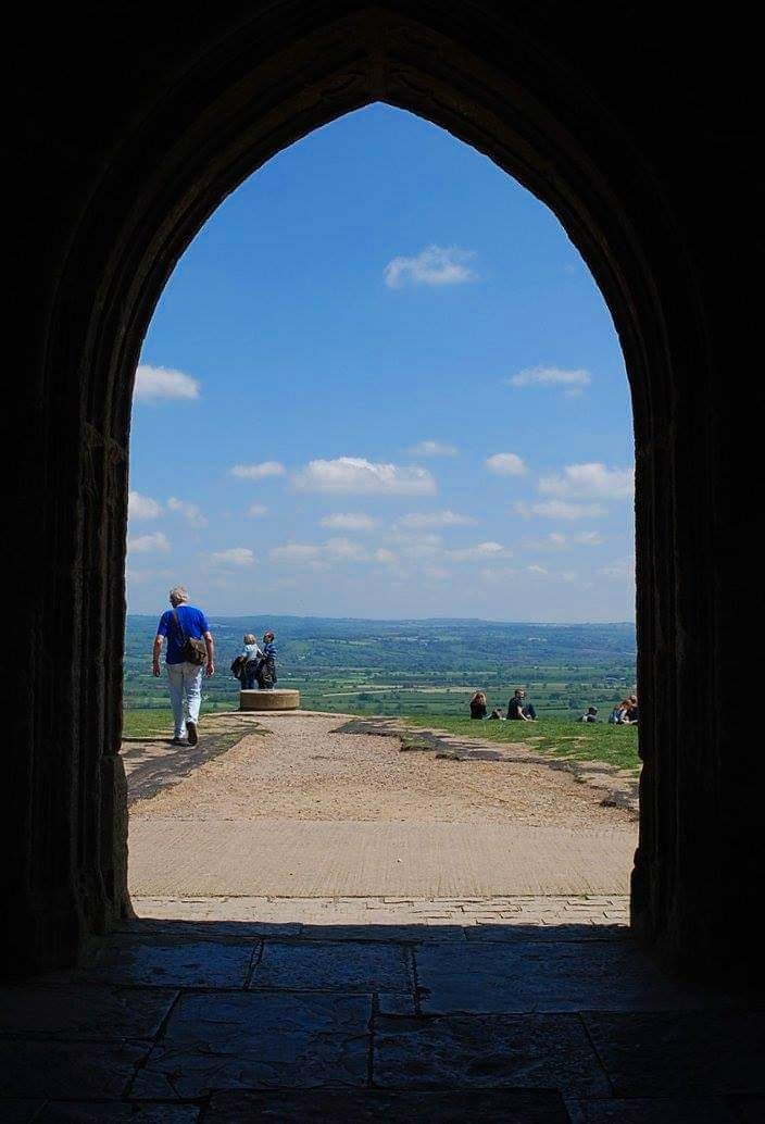 Maria_Vegana's tweet photo. In the Land of Avalon, Glastonbury Tor, one of the most mystical places in the UK.
#MistsOfAvalon #KingArthur https://t.co/J7KoABK3Nl
