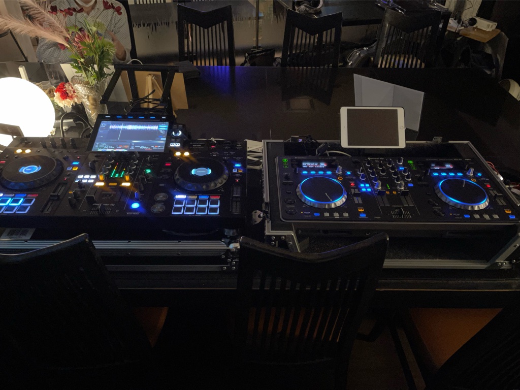 SoundBaseMeguro's tweet photo. 明日はちょっと久しぶりの通常営業です！

シェフが来週から所用でしばらく居りませんので、美味しいシェフのフード🥩やワイン🍷を楽しみたい方は是非に！💁
（今週土曜はお休みになります）

🗓3/22(水) 19時頃〜
📍@Roots_Meguro 
🚪¥2,000（2D+おつまみ付）←DJさん半額

#目黒
#Bar
#DJ
#FreeBooth https://t.co/TvbAlTI1y9