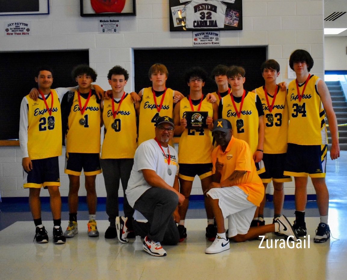 RehtaeHRenee's tweet photo. They had a good weekend! 2nd place but some of the competition was really good!! They’ll get it next weekend!! #ohioexpress #aaubasketball https://t.co/dVmCYjG0tC
