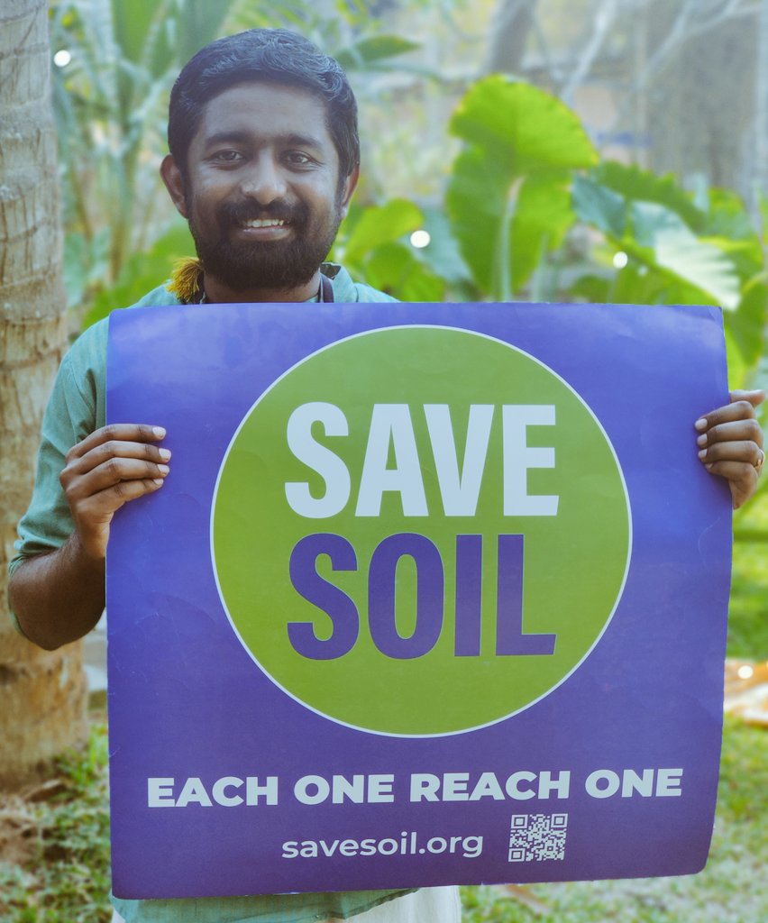 Jayanth_tweets's tweet photo. Throwback 💥 one year just went like a month. Very happy to be a part of this movement. 
#OneYearOfSaveSoil https://t.co/XHo2ylbhKL
