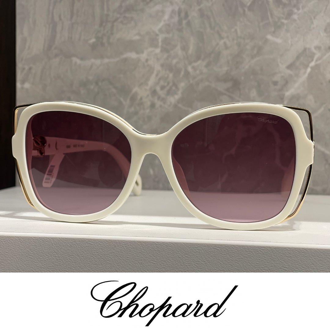 Chopard, the Swiss brand that offers a wide range of eyewear collection, is known for its luxury standing. 

Their glasses are crafted with high-quality materials and exquisite design, featuring unique details and iconic Chopard motifs.