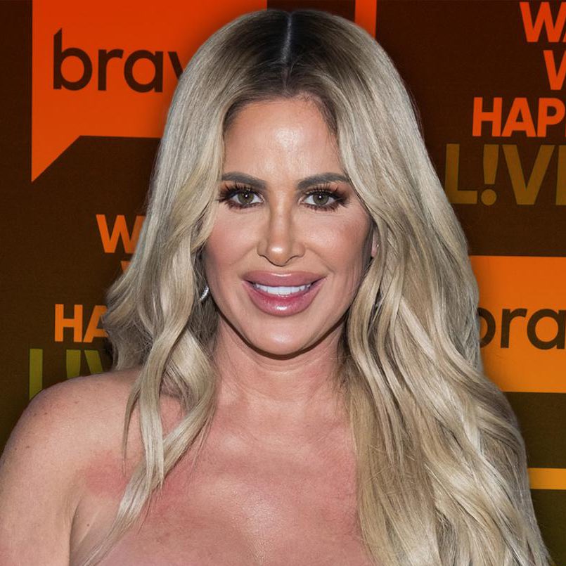 dorindadeadly's tweet photo. 🚨 Kim Zolciak is currently competing with Selena Gomez for status of the most followed woman on Instagram. Zolciak needs only 396.7m followers to surpass Gomez. https://t.co/HCcbSUlOQ2