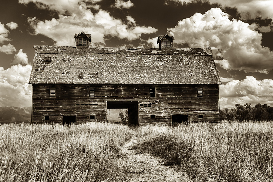 The Historic Blasdel Barn in Montana. Find it here: bit.ly/3Ty6vub #Ayearforart #buyintoart #springintoart #BlasdelBarn #Montana #Sepiaphotography #Photographylovers #wallartforsale #Homedecor