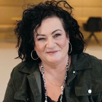 Het kon natuurlijk niet uitblijven; het muzikale eerbetoon aan <a href="/lientje1967/">Caroline van der Plas</a> van Tinus Landman youtu.be/chnMYeQWH40