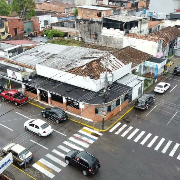 *SE VENDE LA ESQUINA COMERCIAL CON MAYOR PLUSVALÍA DE SAN CRISTÓBAL*

*El éxito de todo negocio es la Ubicación*

✓Barrio Obrero 
✓ 287mt2 de terreno Propio
✓Diagonal a la plaza  de los Mangos. 
✓Tiene frente por la Carrera 22 y Frente por la calle 12 
Precio 200.000$