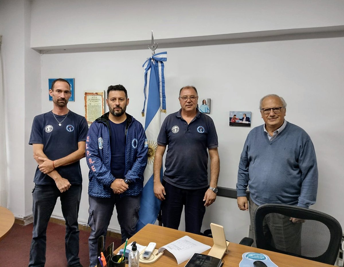 Marianodeanton1's tweet photo. Hoy nos recibió el jefe del Ministerio de Trabajo Nación de la Regional Mar del Plata Daniel Di Bartolo donde sé conversó sobre el pedido del SI.P.R.E para que se nos otorgue la personería gremial con Exp abierto del año 2016. @kellyolmos @DDIBARTOLO @Vsiley @GustavoaBaez https://t.co/cjaMgPbGxc