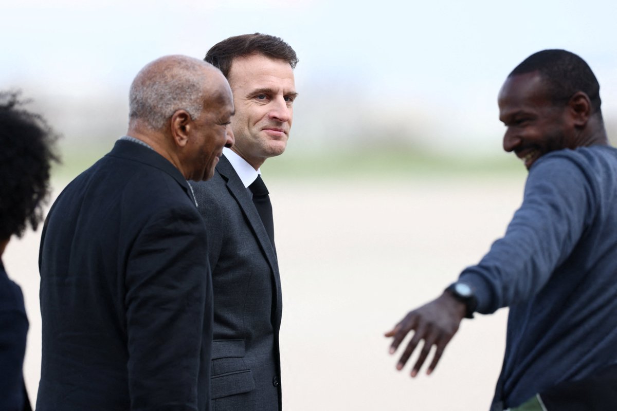 RFI's tweet photo. Officiellement, il n’y a pas eu de rançon, c'est ce qu'ont déclaré les autorités américaines et c'est ce qu'assurent aussi des sources sécuritaires et politiques nigériennes
⬇️
Le président nigérien Mohamed Bazoum s'est personnellement impliqué, à la demande de Paris
🇫🇷 https://t.co/ojLOrj750c