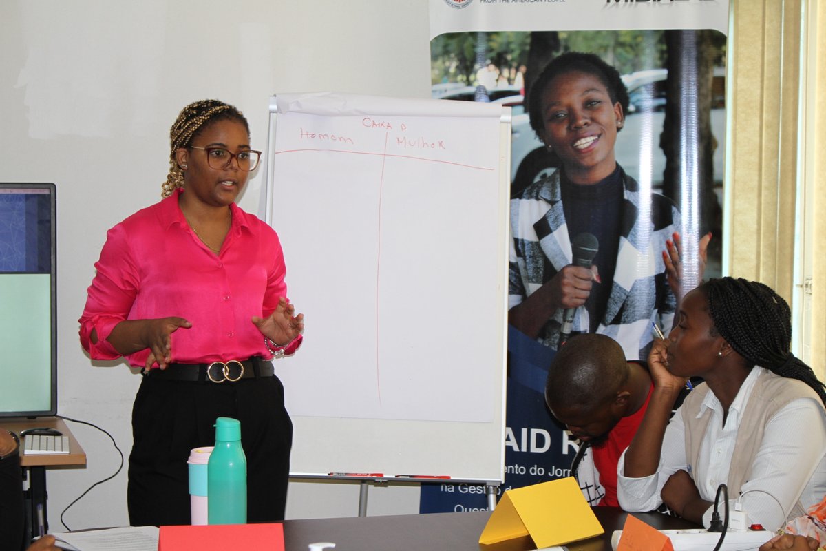 h2nmoz's tweet photo. No âmbito do projecto Asas (financiado pelo @CanHCMozambique), em parceria com o @ml_mLab, capacitamos, em matéria de género, 28 jornalistas estagiários do programa de treinamento em jornalismo investigativo, implementado do âmbito do REAJIR (financiado pela @USAIDMozambique). https://t.co/GRA62XzfJe