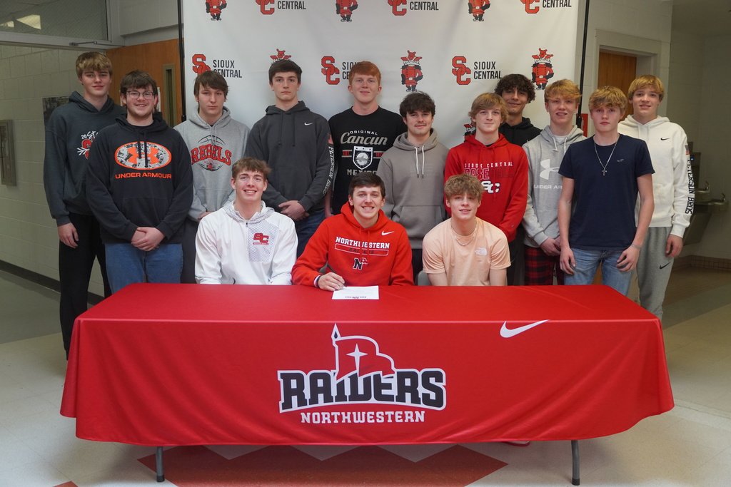 Congrats to senior Carter Boettcher who signed to continue his basketball career at Northwestern College.  Carter is a 2 time 1st Team All-Conference performer and was named 3rd Team All-State this past season.  He is the son of Todd and Erica Boettcher.