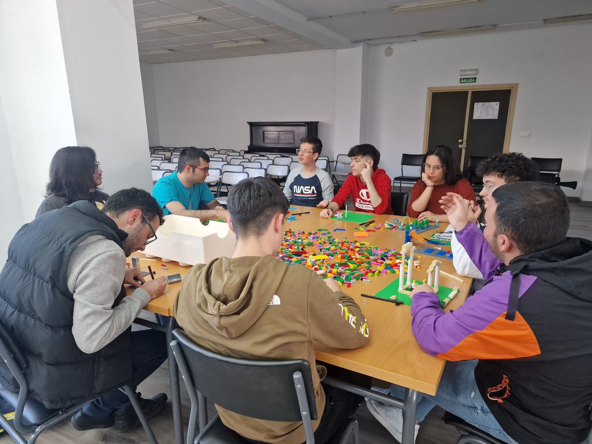 empresasDB's tweet photo. ✅ Segunda jornada  Innolimpiada 2023 | Hoy  los estudiantes trabajarán en equipos multidisciplinares con la ayuda de expertos en innovación y prototipando con metodologías como Lego Serious Play.
📅 20, 21 y 22 de Marzo

👉 Lee la noticia completa
ℹ️ https://t.co/duR1Ta4ejd https://t.co/osmHG0H9mW
