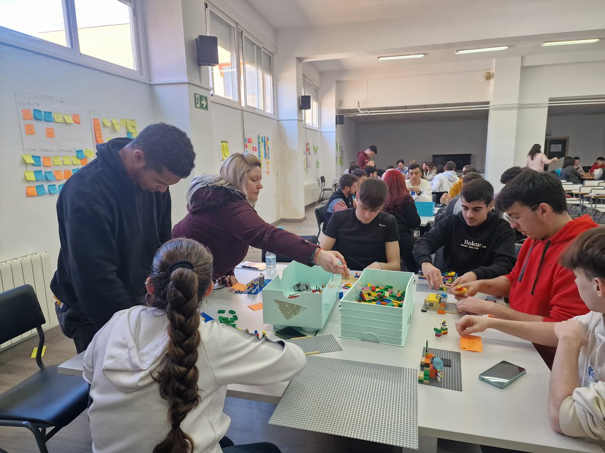 empresasDB's tweet photo. ✅ Segunda jornada  Innolimpiada 2023 | Hoy  los estudiantes trabajarán en equipos multidisciplinares con la ayuda de expertos en innovación y prototipando con metodologías como Lego Serious Play.
📅 20, 21 y 22 de Marzo

👉 Lee la noticia completa
ℹ️ https://t.co/duR1Ta4ejd https://t.co/osmHG0H9mW