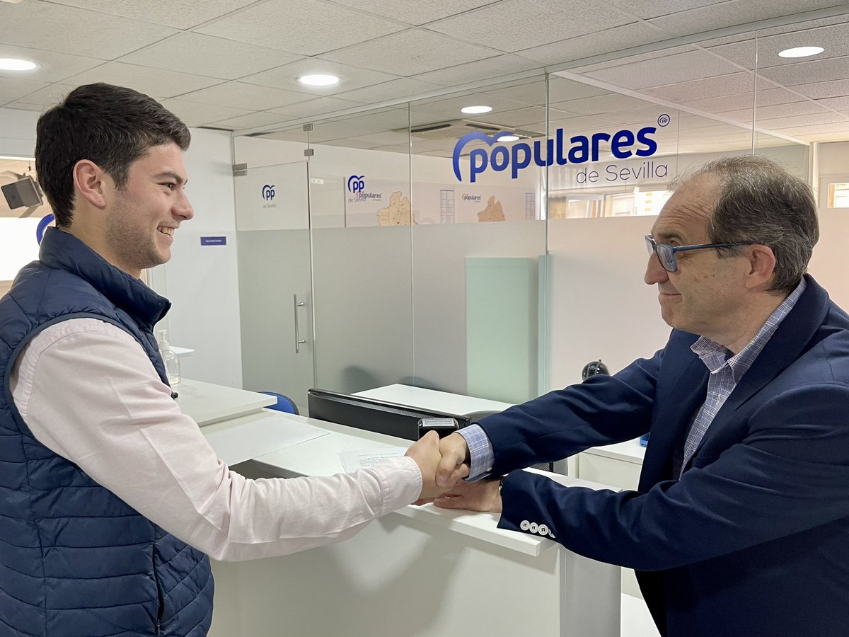 alegarciacasres's tweet photo. Como un afiliado más, quiero abanderar junto con los jóvenes el cambio que impulsó @JuanMa_Moreno en Andalucía

Por eso, en la mañana de hoy he presentado mi candidatura para presidir @nnggsevilla 

¿Me acompañáis? 😎🙌🏼 https://t.co/Zlbw3GdYNv