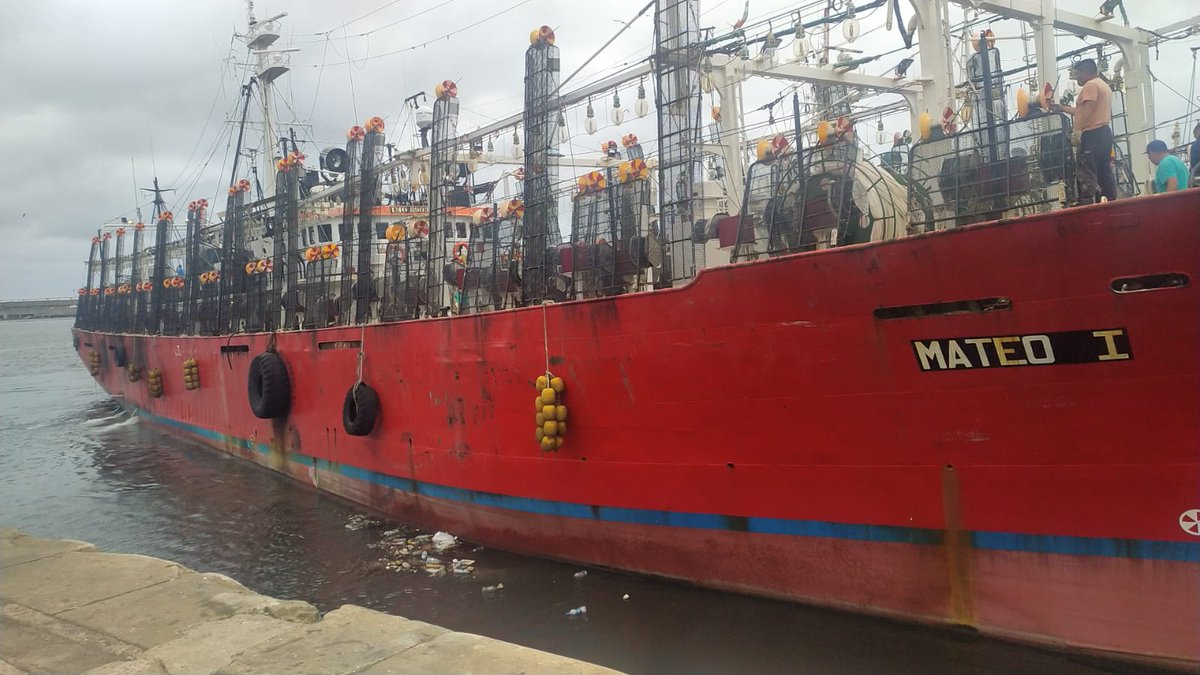 JGradmont's tweet photo. 🚢Los poteros de la empresa, Mateo I (de 700t de bodega) y el Aurora (650t) navegan francos hacia la zona de pesca🦑
➡️Ambos son de construcción japonesa 🇯🇵 y zarparon días atrás en perfectas condiciones ¡¡¡Buenos vientos y pesca!!! https://t.co/Uqp2Sq0A2F