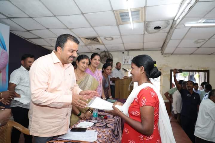 karkalasunil's tweet photo. ಕಾರ್ಕಳ ವಿಧಾನಸಭಾ ಕ್ಷೇತ್ರದ ವ್ಯಾಪ್ತಿಯ ಕಾರ್ಕಳ ತಾಲೂಕಿನ ಫಲಾನುಭವಿಗಳಿಗೆ 94ಸಿ ಹಾಗೂ 94ಸಿಸಿ ಹಕ್ಕುಪತ್ರ ಹಾಗೂ ವಿವಿಧ ಸವಲತ್ತುಗಳ ವಿತರಣಾ ಕಾರ್ಯಕ್ರಮ.... https://t.co/vrSzgIJ4nM