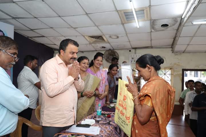 karkalasunil's tweet photo. ಕಾರ್ಕಳ ವಿಧಾನಸಭಾ ಕ್ಷೇತ್ರದ ವ್ಯಾಪ್ತಿಯ ಕಾರ್ಕಳ ತಾಲೂಕಿನ ಫಲಾನುಭವಿಗಳಿಗೆ 94ಸಿ ಹಾಗೂ 94ಸಿಸಿ ಹಕ್ಕುಪತ್ರ ಹಾಗೂ ವಿವಿಧ ಸವಲತ್ತುಗಳ ವಿತರಣಾ ಕಾರ್ಯಕ್ರಮ.... https://t.co/vrSzgIJ4nM