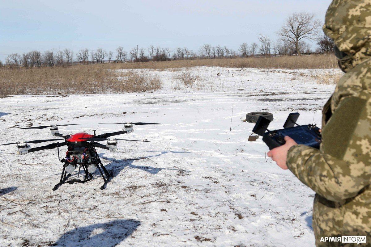 #Ukraine is domestically producing cheap “hardened” assault drones such as this “Bat' UAV. With parts sourced from all over the world, (cameras from Canada?),these drones are a show case of the new high tech warfare enabled by access to a global Economy.

#DroneAttacks #aviation