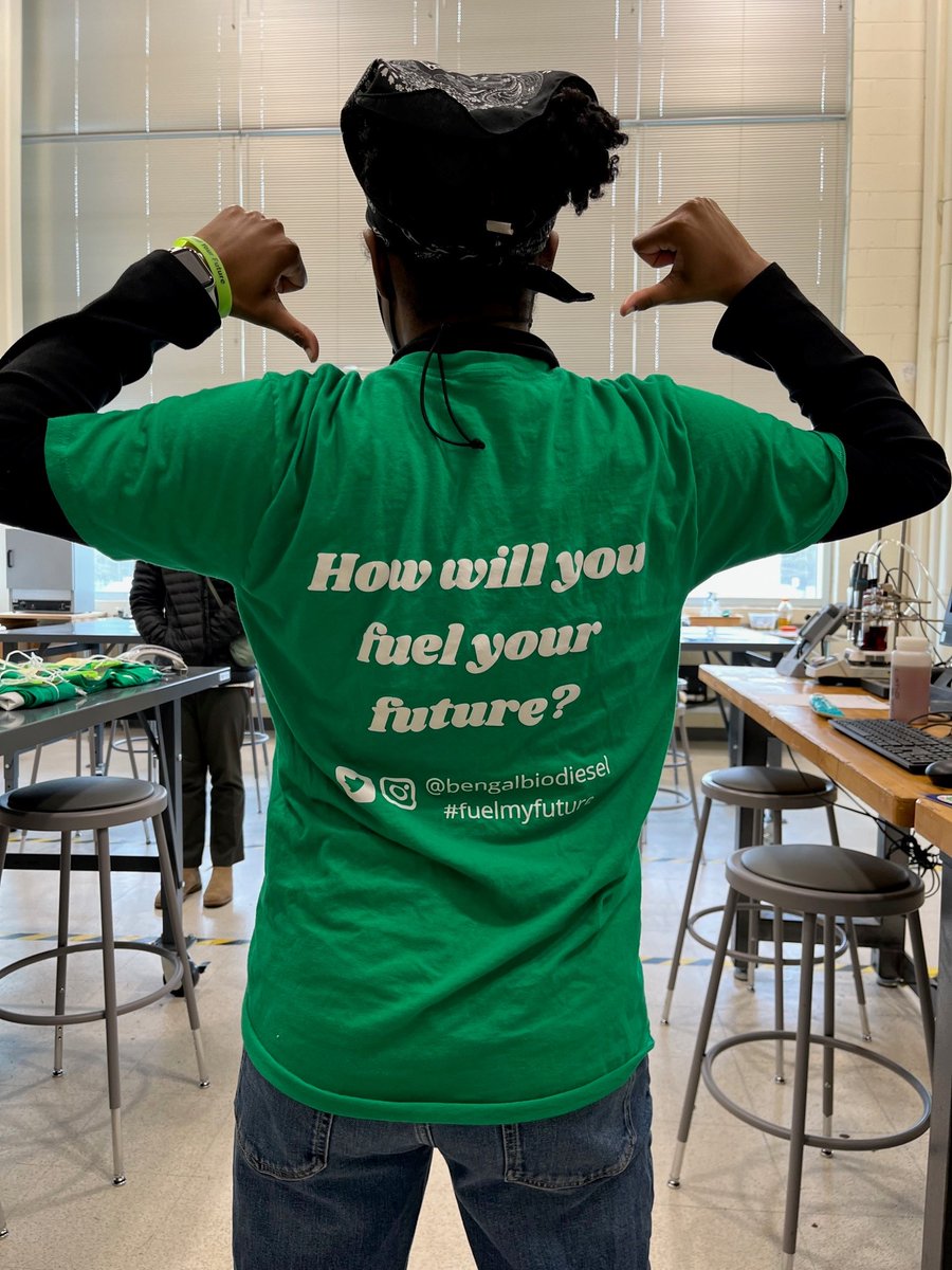 scenergyoffice's tweet photo. Last Monday, Energy Office members went to Blythewood High School to visit the Bengal Biodiesel lab. Not only are the students in this hands-on chemistry lab making biodiesel fuel, but they are learning skills that will equip them to be competitive in the energy workforce. https://t.co/elrjutT5Ik