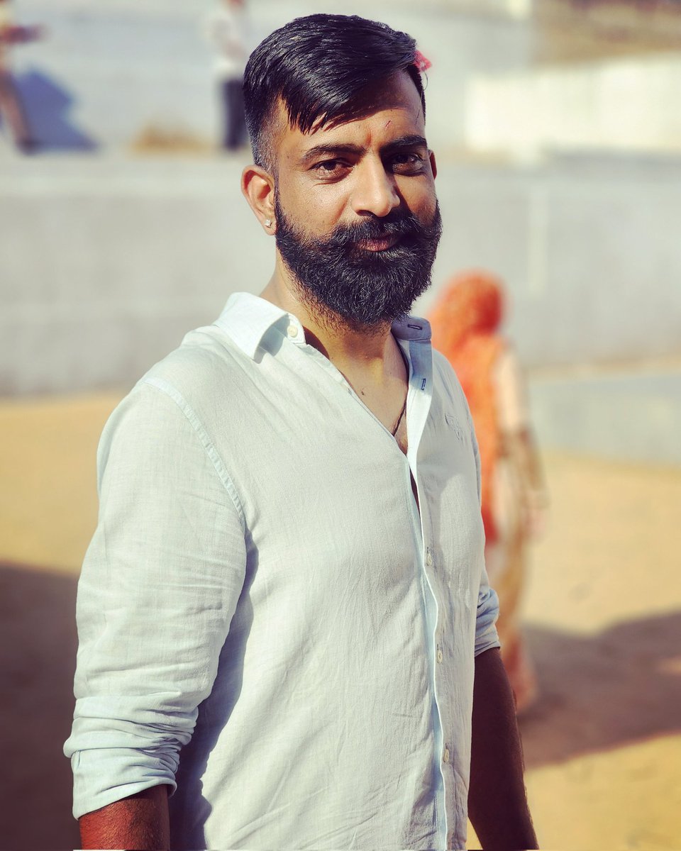 RathoreMANSA_9's tweet photo. इतिहास पढ़ावै जोर को, देखो आं रो ढंग। 
आ मायड़ रो लाड़लो, रंग राजवीर रंग।।

#राजस्थान_गौरव_राजवीर_सर https://t.co/YxTKH5vnU9