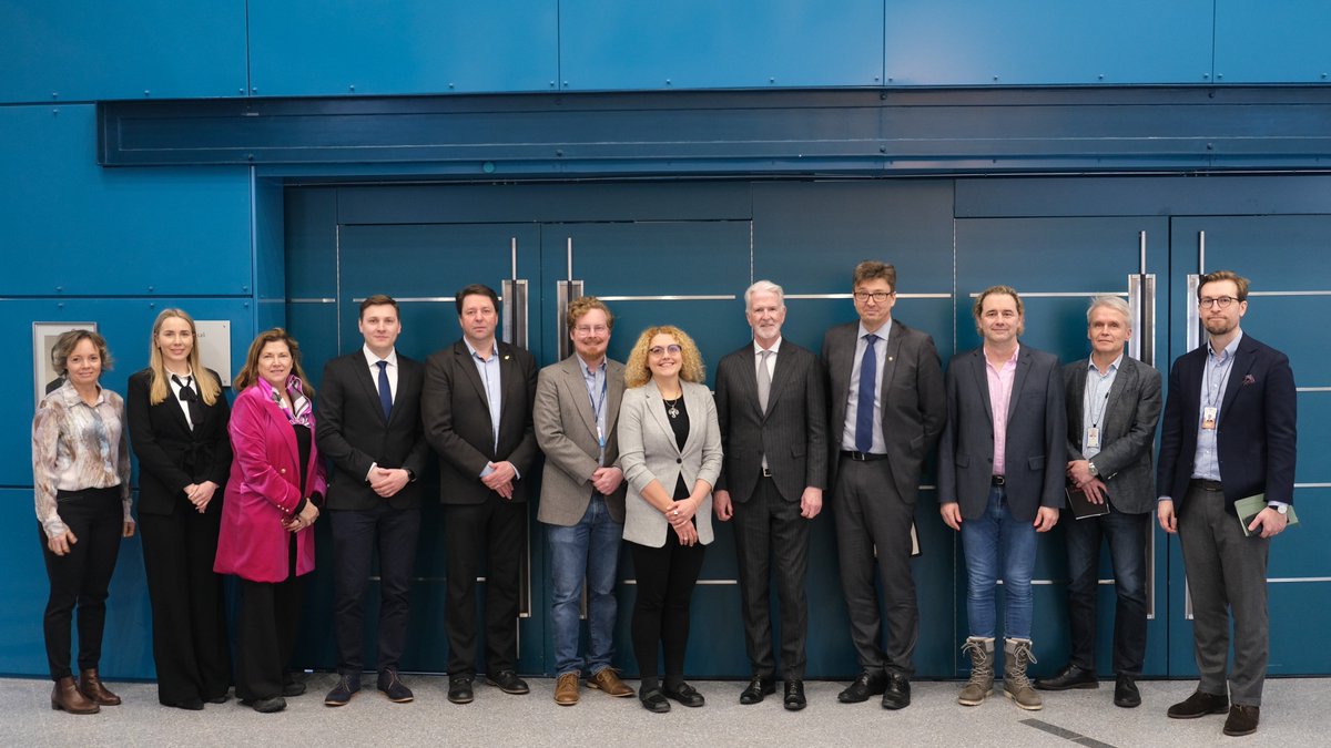 Today we are delighted to introduce our university and research to the U.S. Ambassador to Finland Douglas Hickey. 🇺🇸🇫🇮

#UniOulu <a href="/usembfinland/">U.S. Embassy Finland</a>