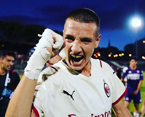 FTalentScout's tweet photo. Francesco Camarda for AC Milan U16s this season:

☑️15 games
⚽️20 goals

15 years of age. An absolute top talent. And he's much more than just a goalscorer... 🔴⚫️ https://t.co/rwIYmEOvaS