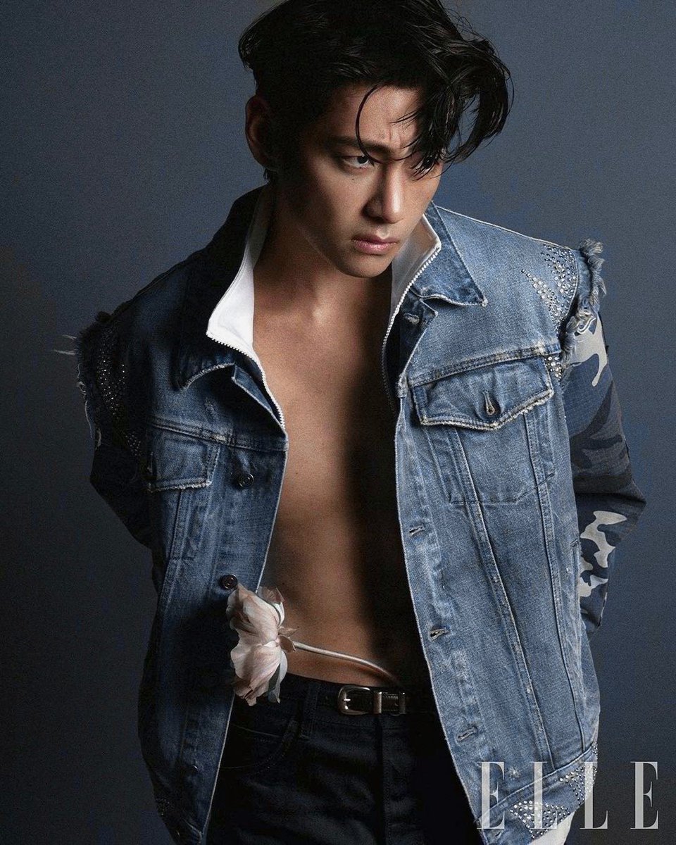 varbieskoo's tweet photo. ELLE X V
THE VISUAL
V ON ELLE KOREA
#TAEHYUNGxELLE
#ELLEcoverstar
#ELLEXV https://t.co/V77q8xnIsx