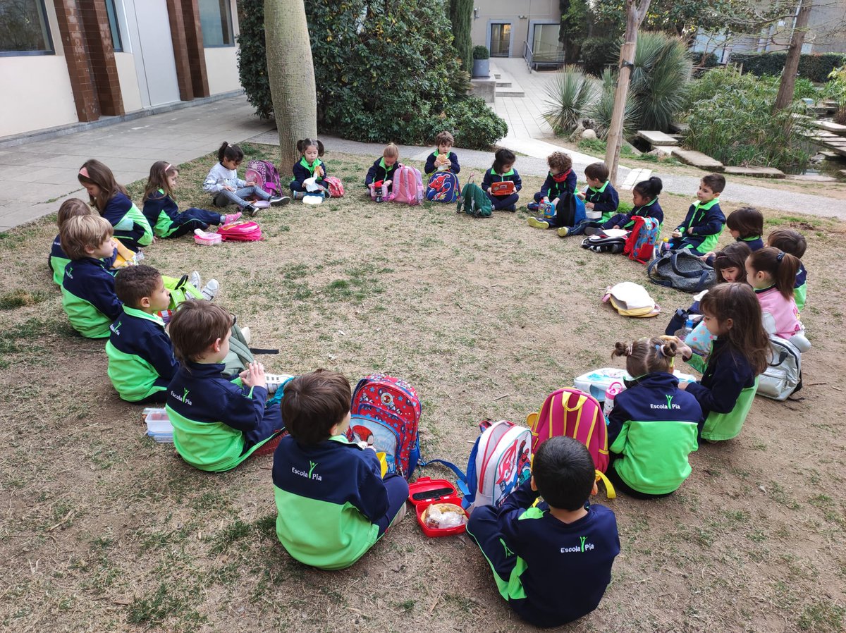 epiasabadell's tweet photo. ARRIBA LA PRIMAVERA
A I4 donem la benvinguda a la primavera de la millor manera! 🌷🐛🌻 Gaudint de la literatura acompanyats dels nostres amics i amigues en un entorn molt agradable.
#I4PIASABADELL
#INFANTILPIASABADELL https://t.co/K6Kg3YuZBF
