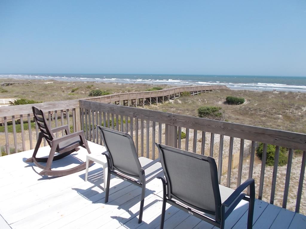 SunsetBeachVaca's tweet photo. 222 Pelican's Play E is a fabulous ocean front vacation rental that sleeps 11 and has gorgeous views! Come relax a while!  https://t.co/dty4ZvBHvh https://t.co/Zqkl1bmDdr