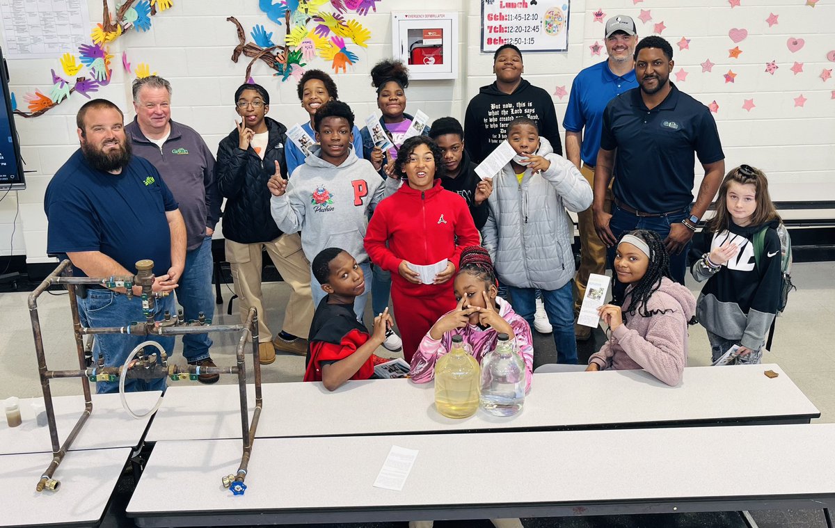 howsergonnabe3's tweet photo. Career Day at @cowanroad1 !! Our scholars are lucky to have so many people volunteer to tell them about their future options!  @GriffinSpalding @SpecialistAcres @ScientistDavis @mindyrdavis7 #griffinGA https://t.co/FLt154DPb6