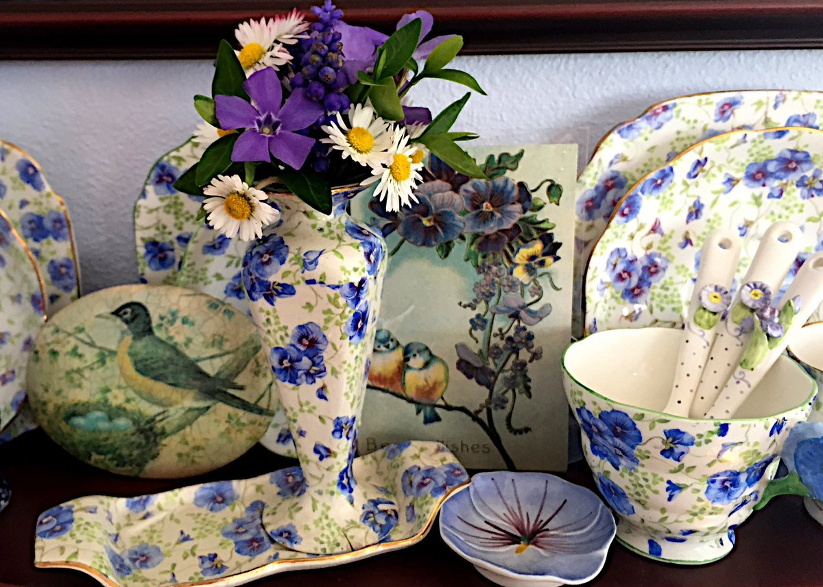 anjigrainger's tweet photo. In honor of the arrival of Spring!  🌷🌸🌼🥰 #bluepansycottagearts https://t.co/oc5JTiFb2f