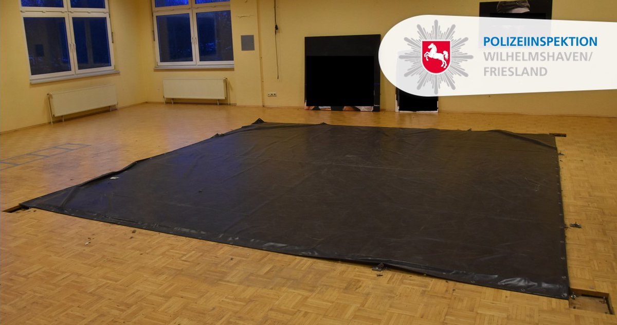 Polizei_WHV_FRI's tweet image. 🚨Zeugenaufruf 🚨

#Boxring aus #Trainingsraum entwendet

Bei dem Diebesgut handelt es sich um einen, mit drei Seilen umlaufenden, handelsüblichen Boxring im Wert von mehreren tausend Euro.

bit.ly/3Tvophg

*op