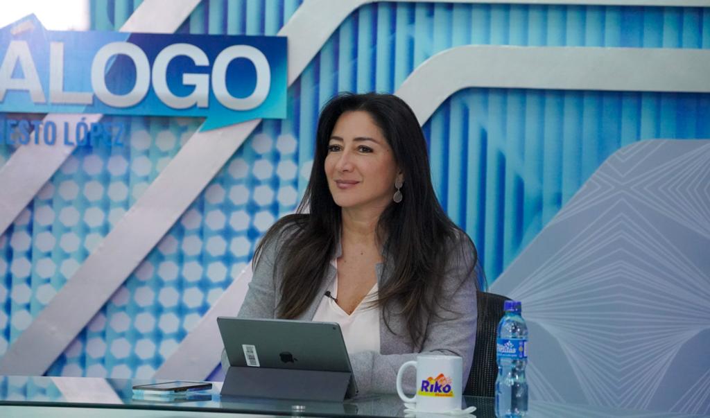 "La Dirección será la encargada de sacar los permisos ante las diferentes instituciones, evitando que las personas deban ir a todas las instanacias, con ello, agilizamos los procedimientos, unificamos los servicios y ahorramos tiempo para los inversionistas", Ministra <a href="/misol140/">Michelle Sol 🇸🇻</a>.