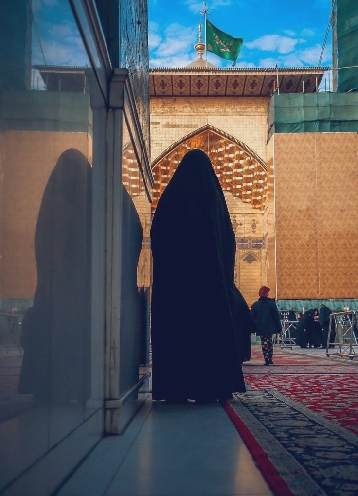 ومن كأمي منذ نعومة
أظافري علمتني حُب علي.💚