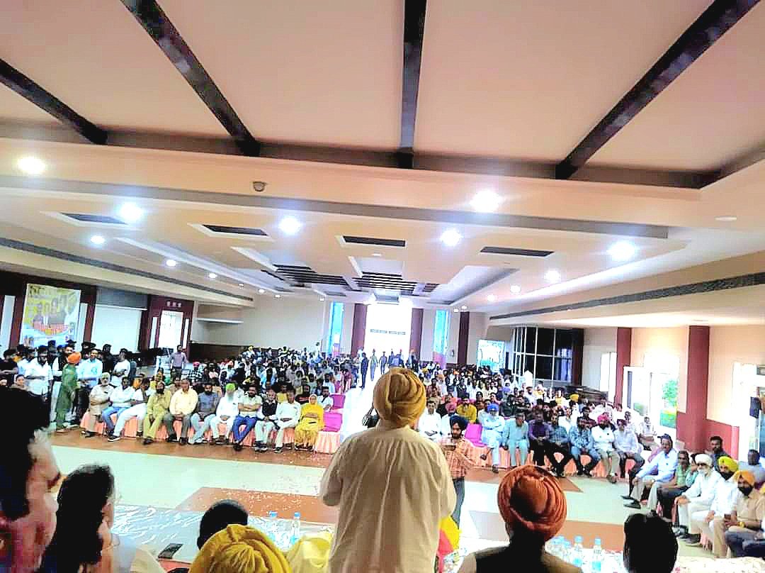 HarchandSBarsat's tweet photo. . @AamAadmiParty got a major boost with large number of sarpanches from #Jalandhar Cant joined the Party. I alongwith other office bearers welcomed them to the party folds on behalf of our leaders @ArvindKejriwal  &amp; @BhagwantMann

@SandeepPathak04 @raghav_chadha @JarnailSinghAAP https://t.co/H1X1qGZaGM