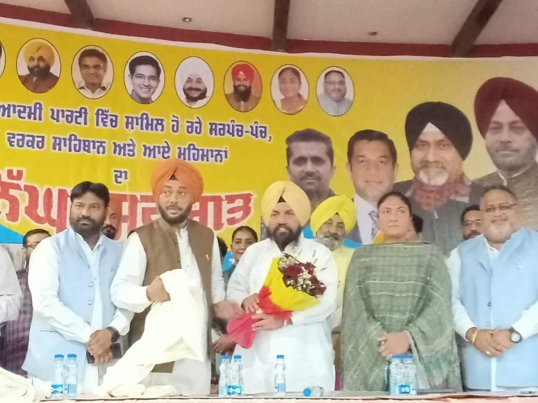 HarchandSBarsat's tweet photo. . @AamAadmiParty got a major boost with large number of sarpanches from #Jalandhar Cant joined the Party. I alongwith other office bearers welcomed them to the party folds on behalf of our leaders @ArvindKejriwal  &amp; @BhagwantMann

@SandeepPathak04 @raghav_chadha @JarnailSinghAAP https://t.co/H1X1qGZaGM