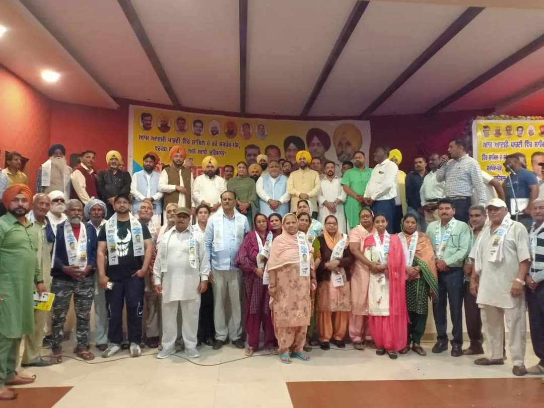 HarchandSBarsat's tweet photo. . @AamAadmiParty got a major boost with large number of sarpanches from #Jalandhar Cant joined the Party. I alongwith other office bearers welcomed them to the party folds on behalf of our leaders @ArvindKejriwal  &amp; @BhagwantMann

@SandeepPathak04 @raghav_chadha @JarnailSinghAAP https://t.co/H1X1qGZaGM