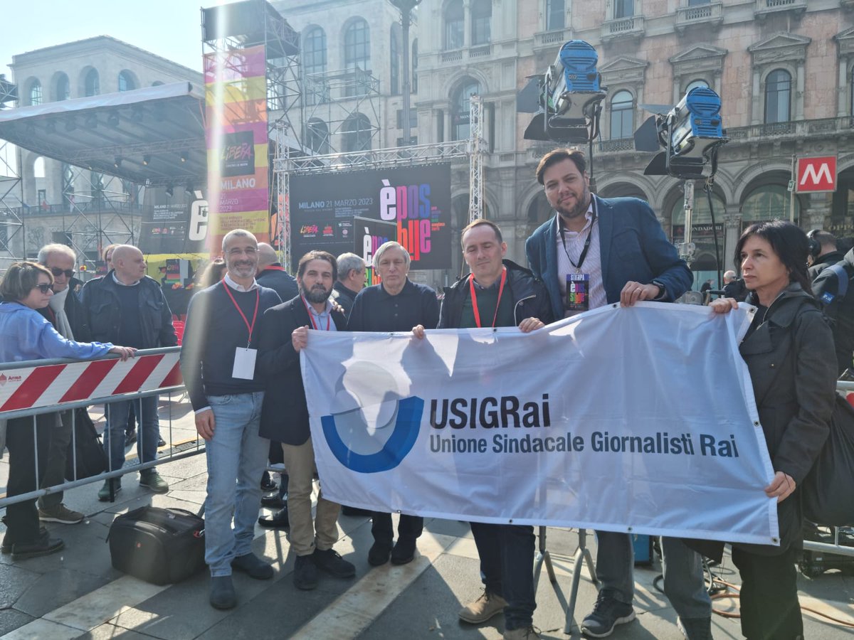 Oggi Usigrai in piazza a #Milano con @libera_annclm per ricordare le vittime innocenti della mafia.
Giornata della memoria e dell'impegno.
