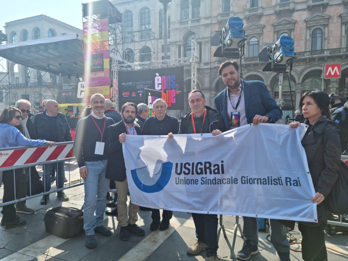 Oggi Usigrai in piazza a #Milano con @libera_annclm per ricordare le vittime innocenti della mafia. Giornata della memoria e dell'impegno.