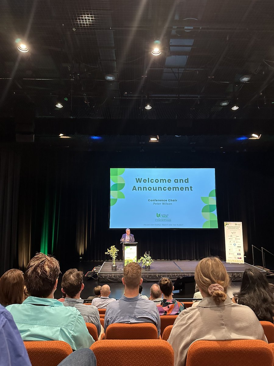 alamuru_krishna's tweet photo. Here we are at Australian Pulse Conference 2023!
#pulses #legumes #genetics #plantbreeding #plantscience #genomics #research #mungbean #chickpea https://t.co/MjwZD4Ebok