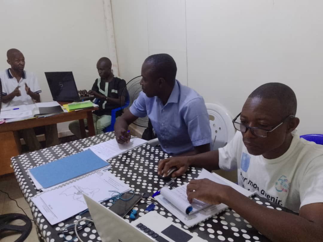 Asducreux's tweet photo. Les auditeurs de Tamboula 4 sont depuis deux semaines en stage au sein d’ONGs à Bangui. Merci à l’Ambassade de France à  Bangui @FranceBangui, à l’ENAM @filakota, à l ONG WALT @Ladyange2k  et @CalaoPartenair2 https://t.co/wZMyDrWJpm