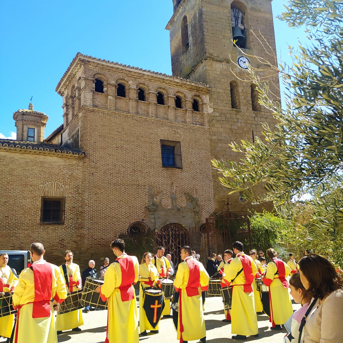 cristo_perdon's tweet photo. Este domingo pasado, día del Padre, llevamos nuestros toques hasta el pueblo de Angüés. Día espectacular y trato inmejorable¡¡ @cristo_perdon https://t.co/D4y7yM4iwZ