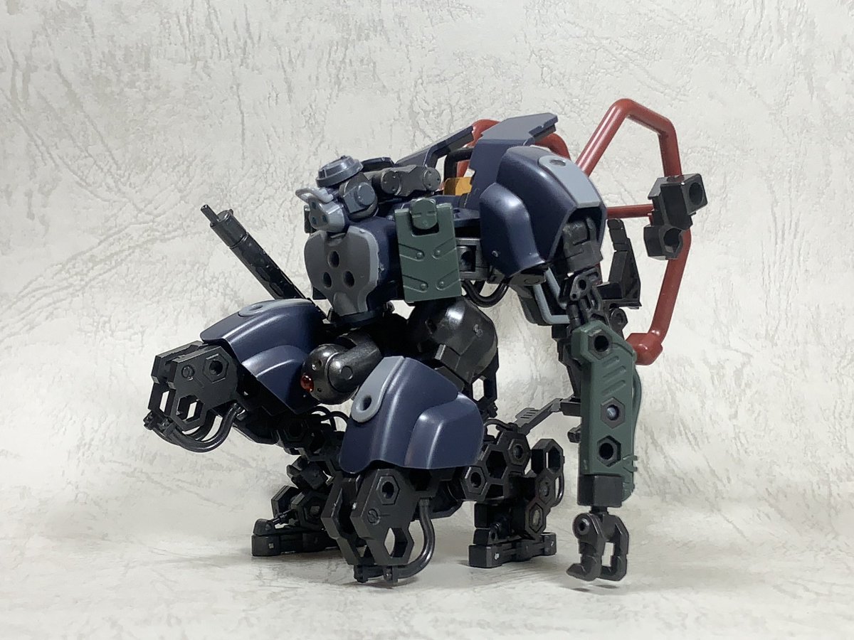 ＃ヘキサギア 組替 新作 完成

PR-JⅫB JUNK Ⅻ 《 Strohmann 》
シュトローマン - 攻勢作戦仕様

【解説】
様々な任務につくシュトローマンの戦闘仕様。一般機と比較して装甲が増加し、頭頂部にカメラユニットが装備される。ヘキサギアとしては小型な部類であり、小規模戦闘において奇襲・潜入を行う