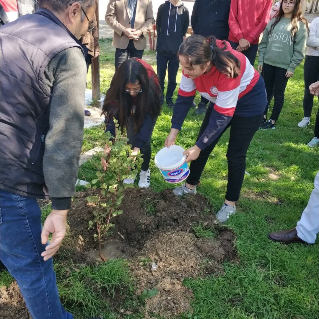 AtayurtGazi's tweet photo. Nevruz Bahar Bayramı; toprağa yeni bir fidan verdik.
#sizinlehepgururduyduk https://t.co/WdqBotd790