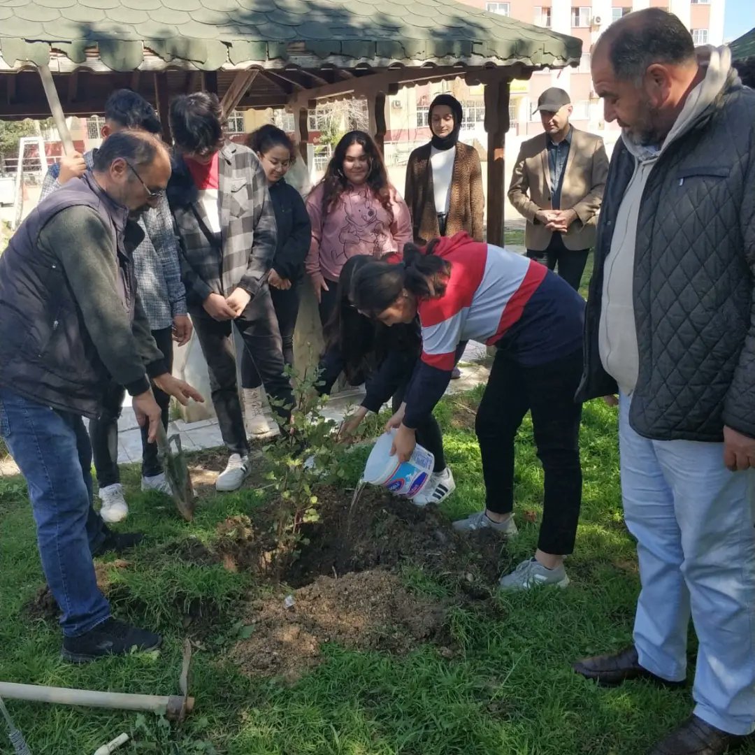 AtayurtGazi's tweet photo. Nevruz Bahar Bayramı; toprağa yeni bir fidan verdik.
#sizinlehepgururduyduk https://t.co/WdqBotd790