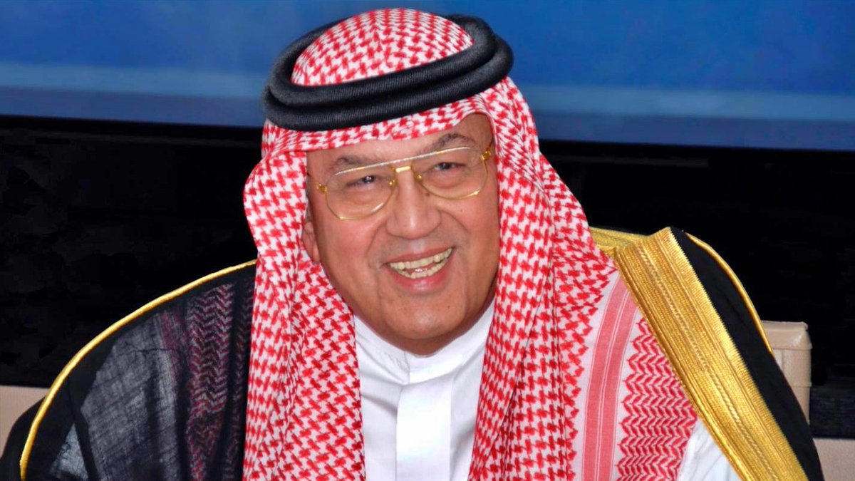 Ali_alalshikh's tweet photo. لا أعلم كيف يحول غازي القصيبي الحروف  إلى شذرات من العطر

"عوّد نفسك على الفرح حتى يعتاد هو عليك، وأعطي نفسك الأمل حتى تجد الدنيا بين يديك، أفرح بما لديك حتى يأتيك أكثر مما تتخيل"

كلماته  دائما حية لم تمت بموته رحمه الله https://t.co/LHPits1LcU