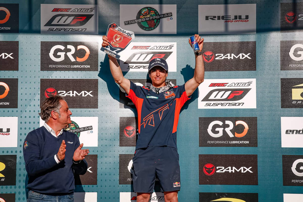 rfme_oficial's tweet photo. Estos son los 3 pilotos que mantienen, una carrera más la Placa Roja 🔴 de Líder 24MX en Enduro y Motocross!!

@JosepGarcia26 Enduro
@carloscampanomx ÉliteMX1
Víctor Alonso ÉliteMX2

Felicidades!!

#rfme #mx #motocross #espmotocross #enduro #espenduro #24mx https://t.co/yIeyJfwqvZ