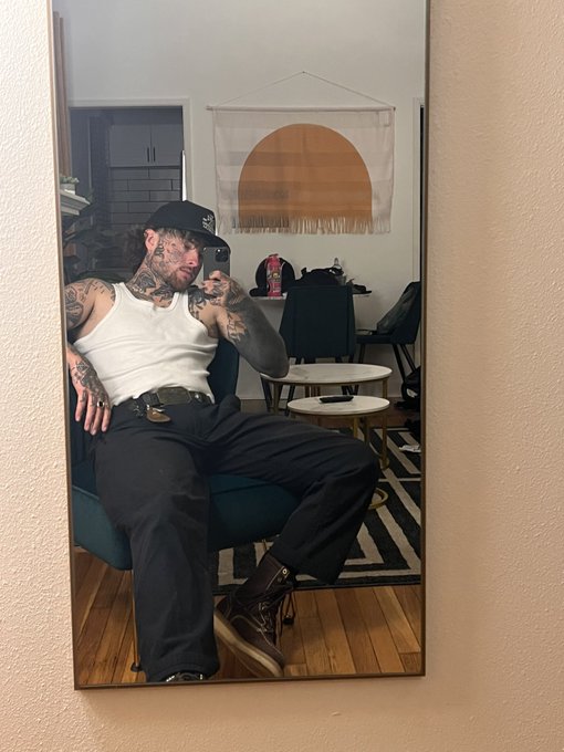 Who&rsquo;s sitting https://t.co/9XJZsZDCDk