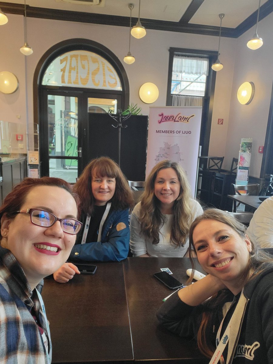 wolkencode's tweet image. Und heute gab's gleich noch eine morgendlichen Planungssession für die Community mit @stgerberding @susannebraun & @MlleSophiePofie #womenAtJavaland #Javaland2023