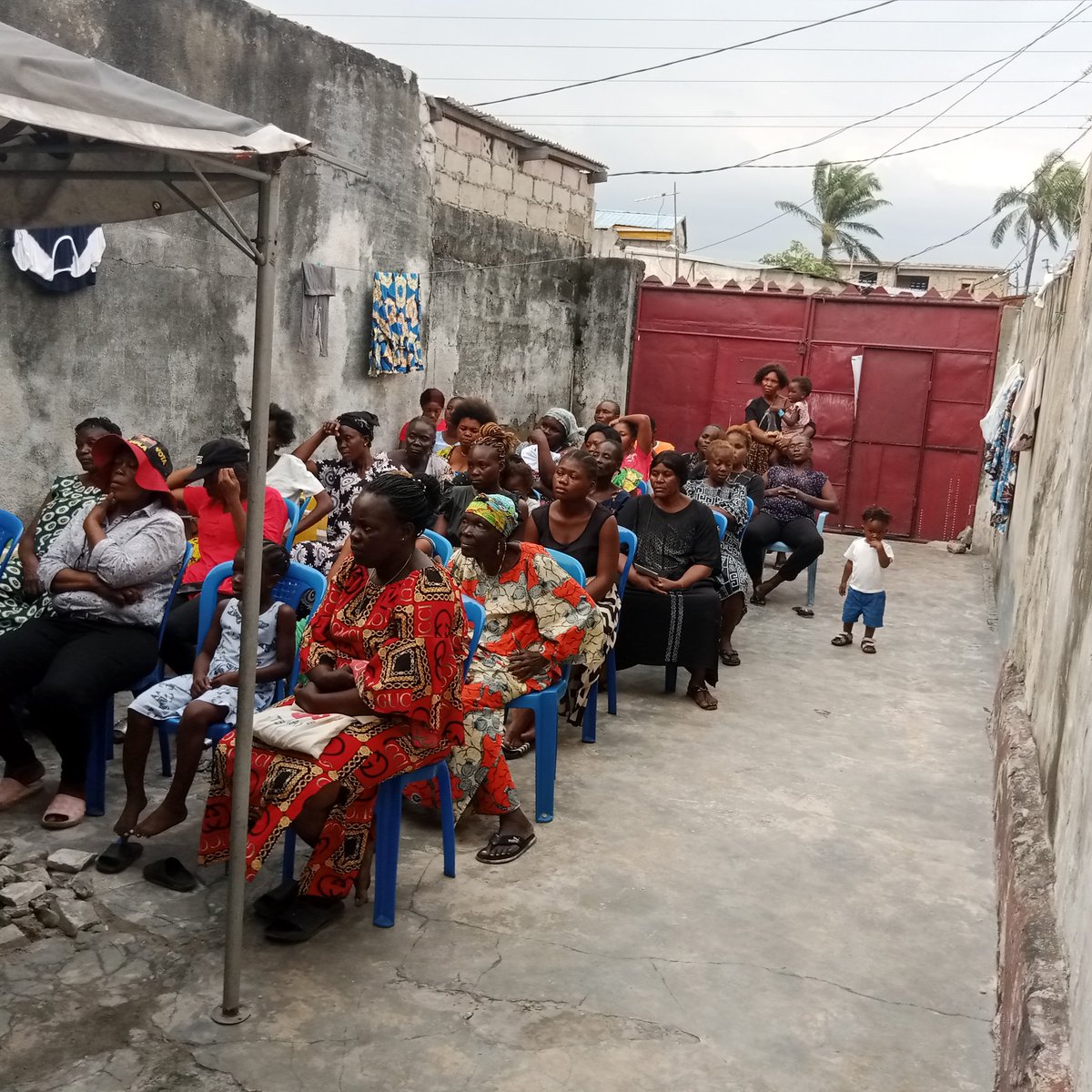 IdiangomoG's tweet photo. Réunion stratégique effectuer le dimanche 19 mars 2023 avec nos mamans combattante de l'ASBL/ONG FOCUS UNIVERSAL, 

Initiateur grâce idiangomo leader majeur https://t.co/JQXN5JiFxR