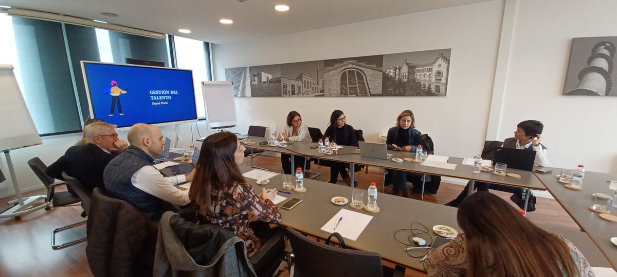 CambraTerrassa's tweet photo. #GrupsPlató #RRHH - 🗨️Gestió del talent i priorització de reptes

Monica Mañas, Human Resoucers Manager de @Telstar_Group ens explica quines eines tenen les empreses per poder gestionar el #talent,  reduir taxes de #rotació i #augmentar la #fidelització

👉🏽https://t.co/idlChgL5qx https://t.co/zUVxXxszAj