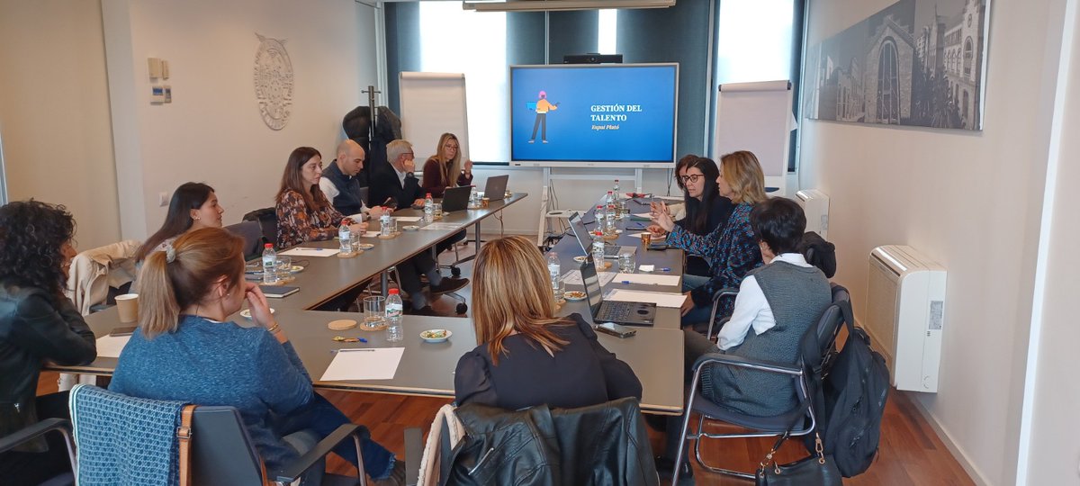 CambraTerrassa's tweet photo. #GrupsPlató #RRHH - 🗨️Gestió del talent i priorització de reptes

Monica Mañas, Human Resoucers Manager de @Telstar_Group ens explica quines eines tenen les empreses per poder gestionar el #talent,  reduir taxes de #rotació i #augmentar la #fidelització

👉🏽https://t.co/idlChgL5qx https://t.co/zUVxXxszAj